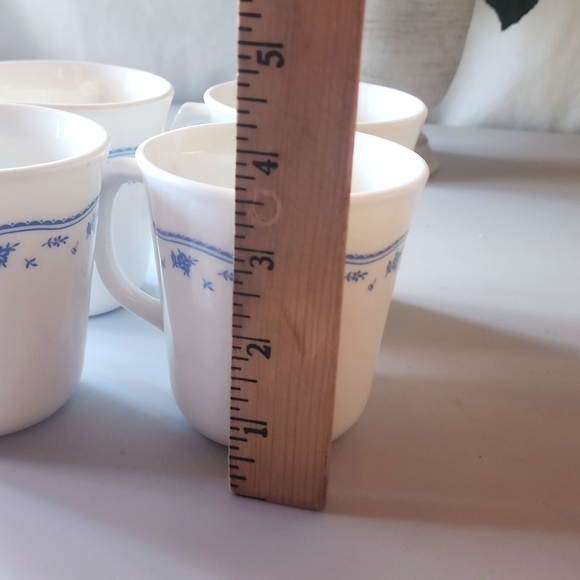 4 pieces of Corningware USA, Blue Floral  Coffee/Tea Mugs. - Picture 8 of 9